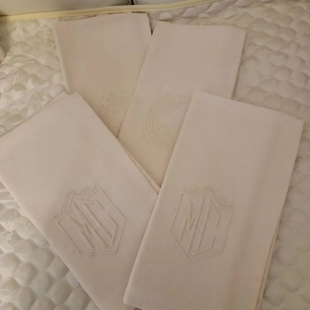 Set of 4 Beige Linen Look Cloth Napkins Like New MC and C
